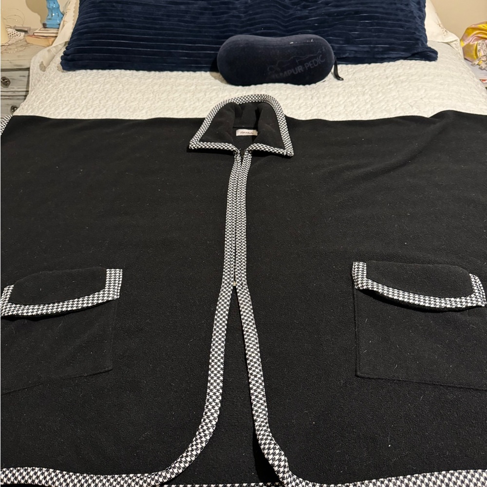 Zip up cape